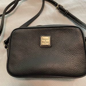 Dooney crossbody like new